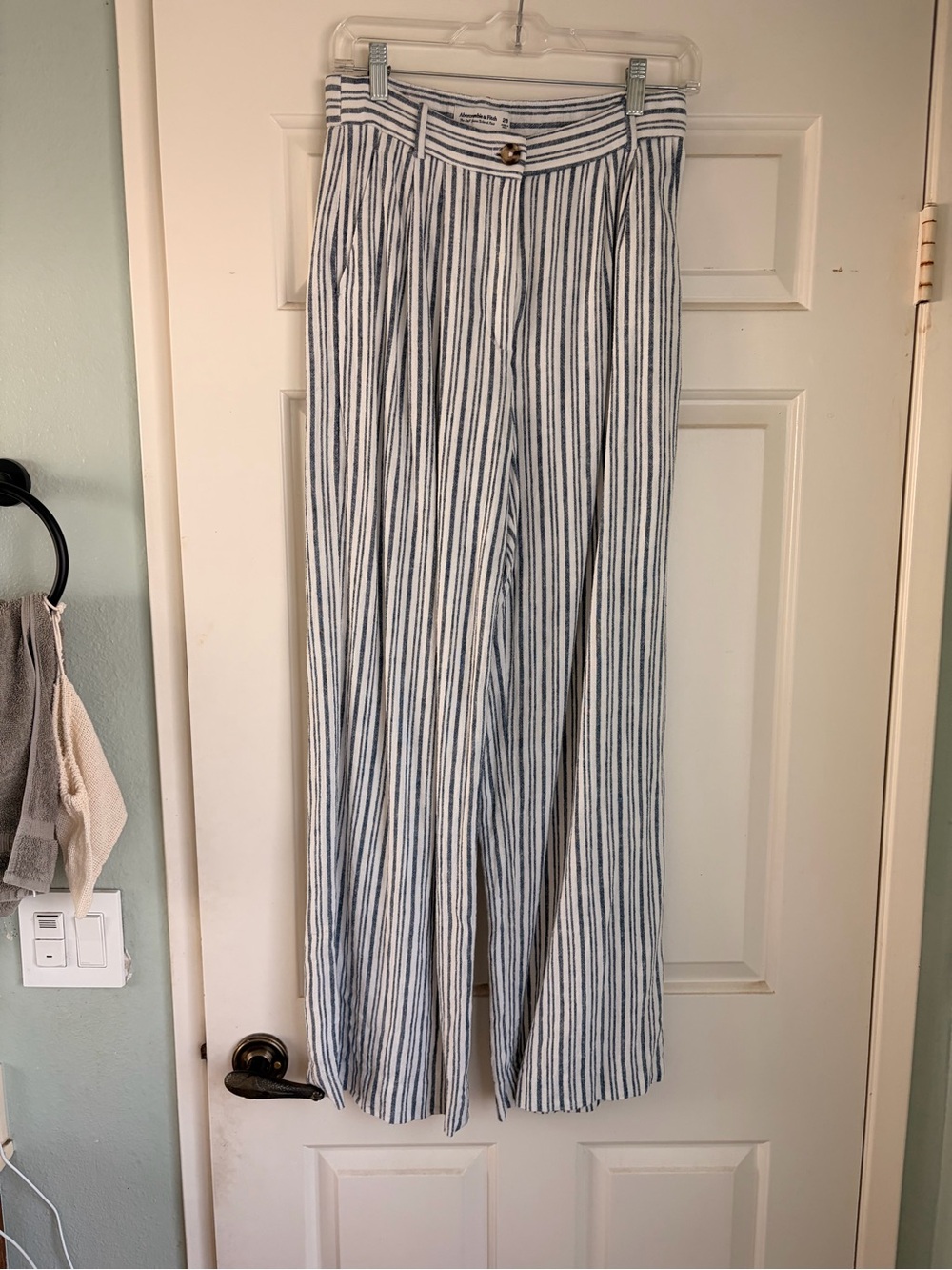 Abercrombie & Fitch Sloane Linen Trousers - Picture 2 of 4